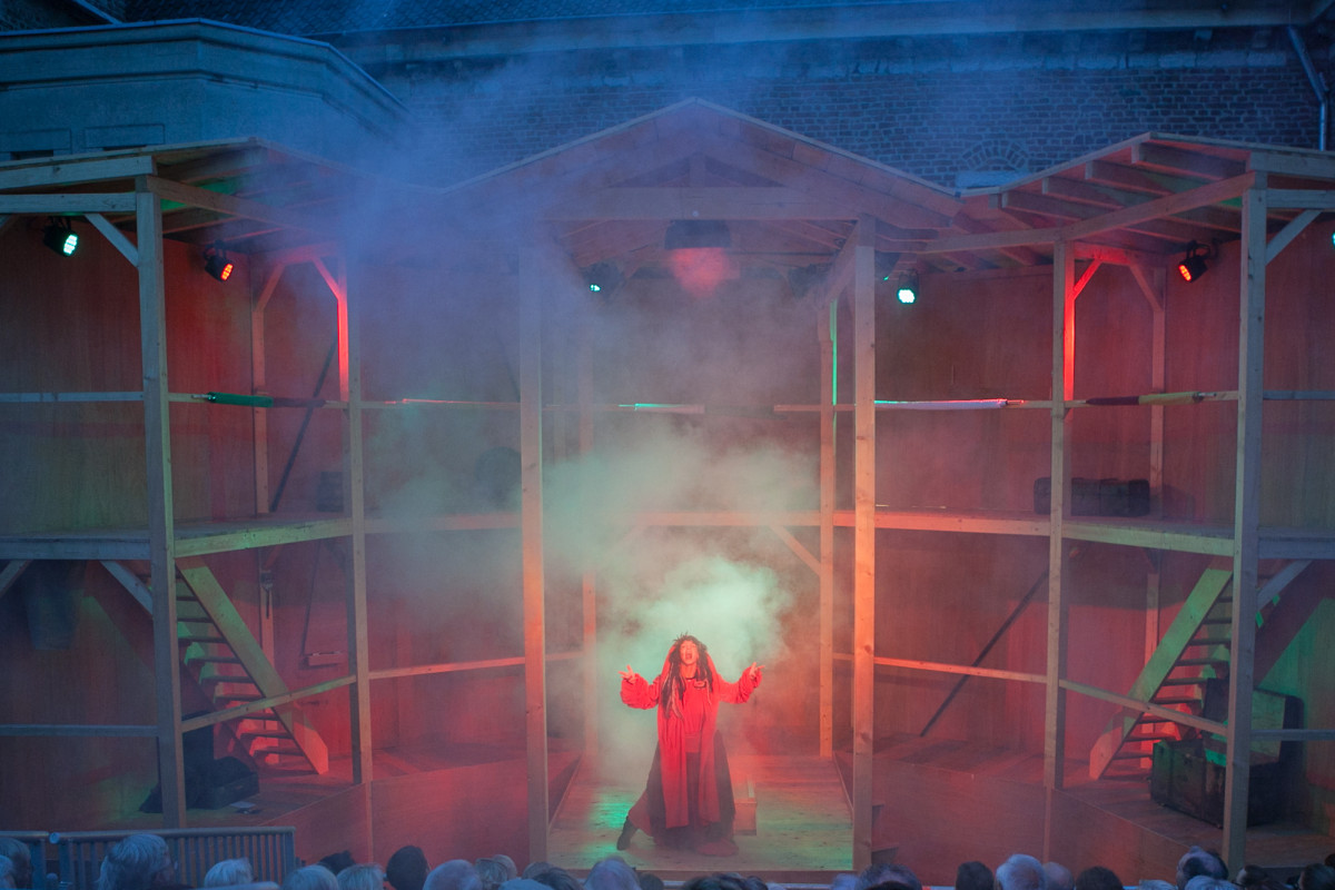 DAS DA THEATER Aachen | Shakespeares sämtliche Werke (leicht gekürzt)